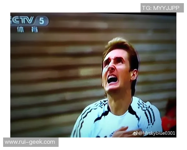 天下足球深情再忆巨星往事诉说绿茵传奇人生篇章