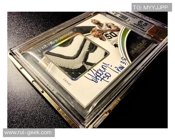 足球卡白盒1-1极致开箱解析 专业球迷必收藏的稀有珍品探秘