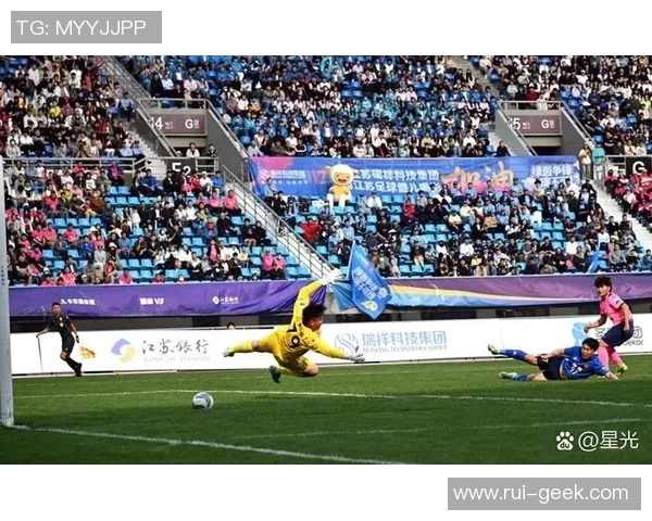 大前锋球星纵横绿茵场激情对决展现无敌射门艺术